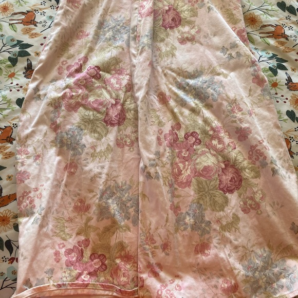 2 Light colors Woman’s Skirts by Van Heusen in Sage & Pink w/ Flowers & Stripes - Picture 10 of 10